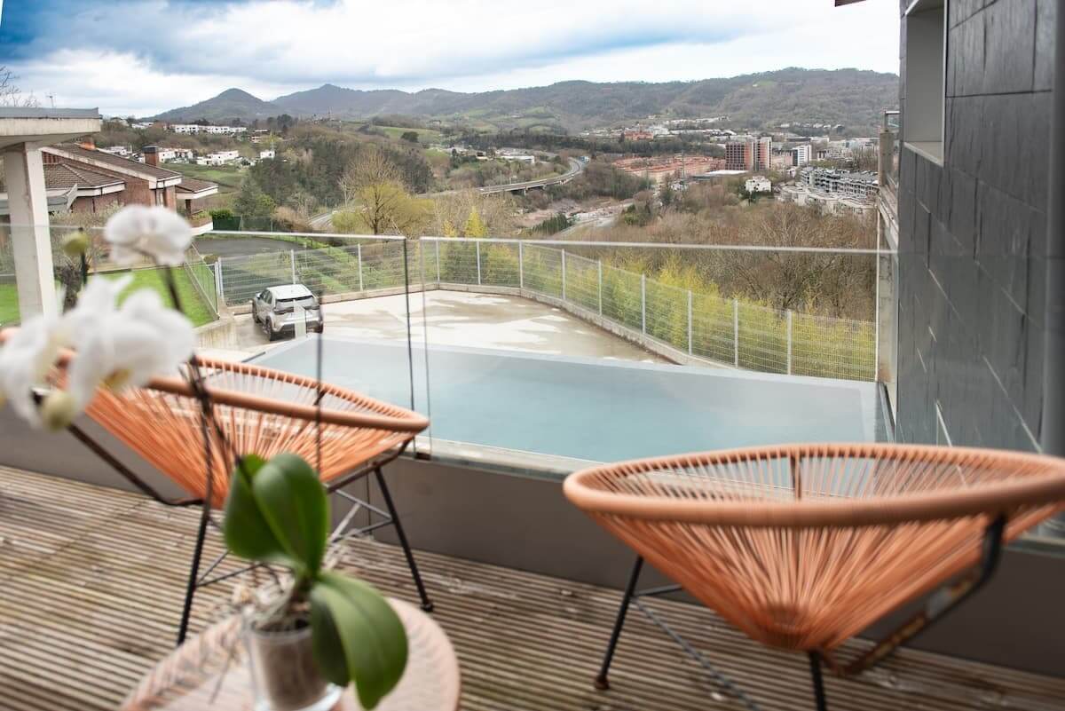 Vista a�rea de los jardines y pistas de UneOnak