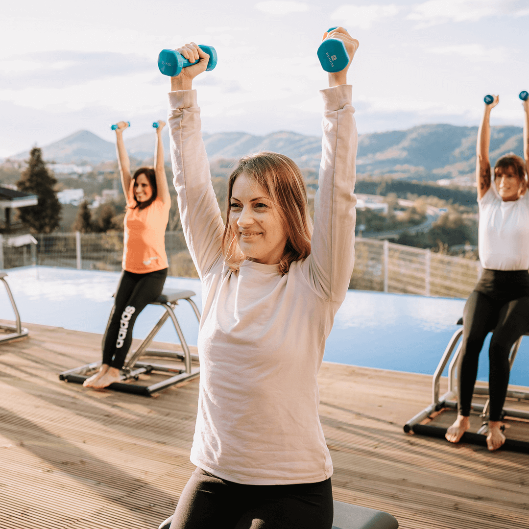 Clase columpios con yoga en la terraza de UneOnak